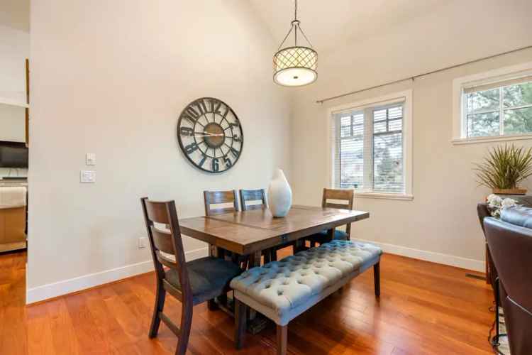 Luxury Townhome in Wills Creek Surrey 5 Beds 5 Baths