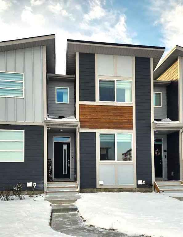 Townhouse For Rent in Calgary, Alberta