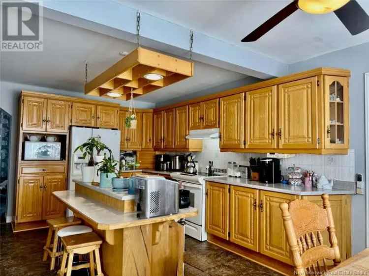 1.5 Storey Home 2.5 Acre Lot Workshop Large Driveway
