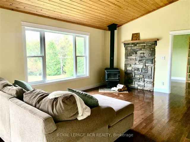 Custom Home near Georgian Bay: 4 Beds, Detached Shop & Sauna