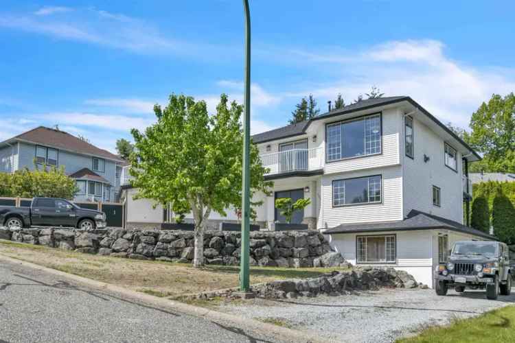 4 Bedroom Custom Home with Pool and Mountain Views