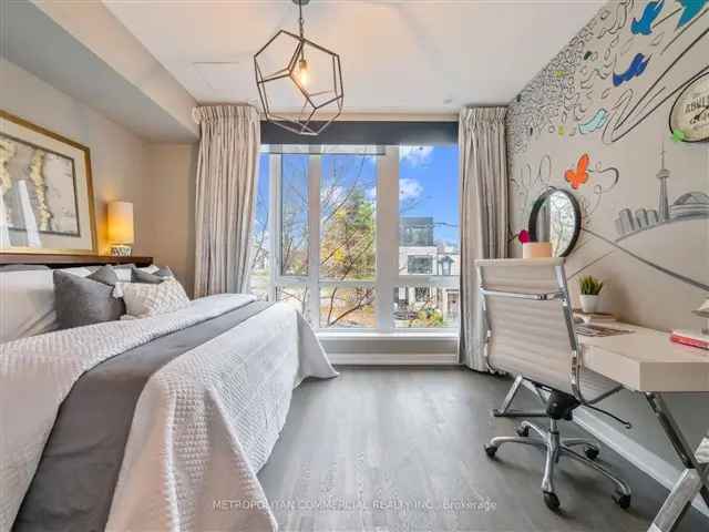 Luxury Queen West Townhome 3 Bed 3 Bath Modern Open Concept