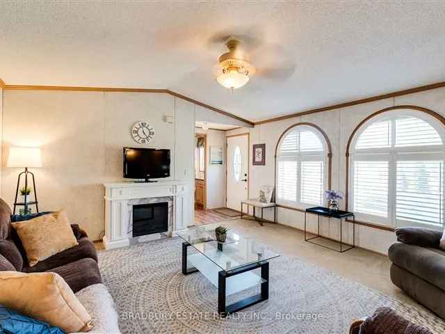 2 Bed 2 Bath Bungalow in Mini Lakes Community