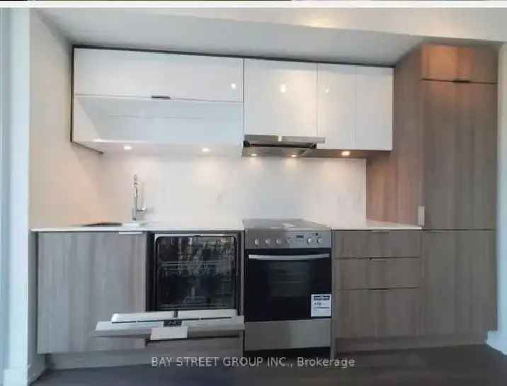 Downtown Toronto Corner Unit Condo 2Bed 1Bath