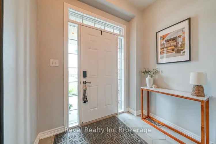 Waterdown Freehold Townhome 3 Beds 2.5 Baths Finished Basement
