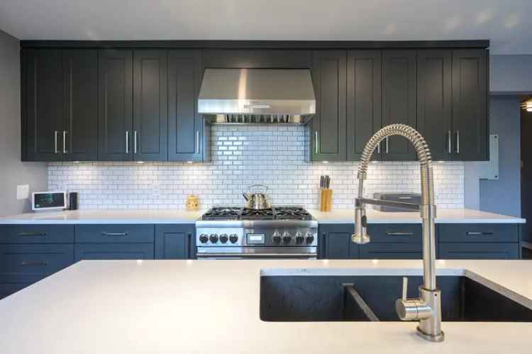 4 Bedroom West Coast Contemporary Home in Tsawwassen
