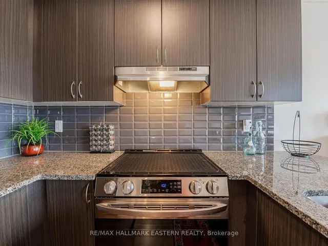 Townhouse For Sale in Oshawa, Ontario