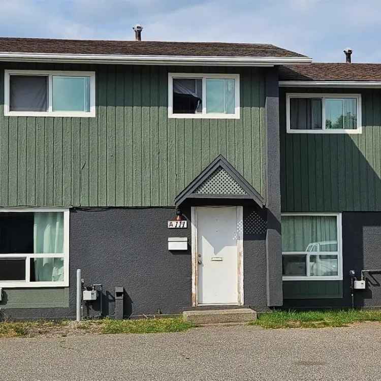 3 Bedroom Townhouse for Sale - Fenced Backyard, Full Basement