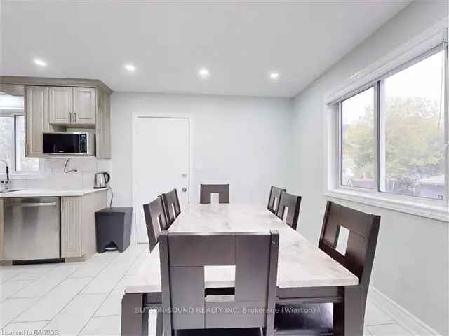 House For Sale in Wiarton, Ontario