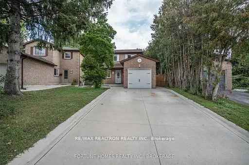 House For Sale in Aurora, Ontario