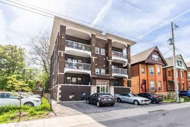 House For Sale in Hamilton, Ontario