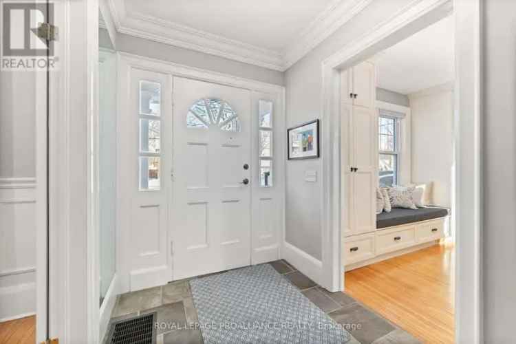 Stunning Renovated Colonial in Old East Hill 3 1 Beds 2 Baths