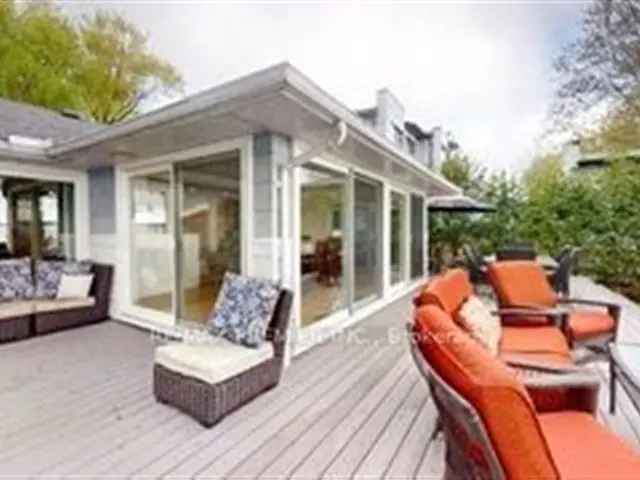 Stunning Lake Simcoe House 100ft Shoreline 3BR