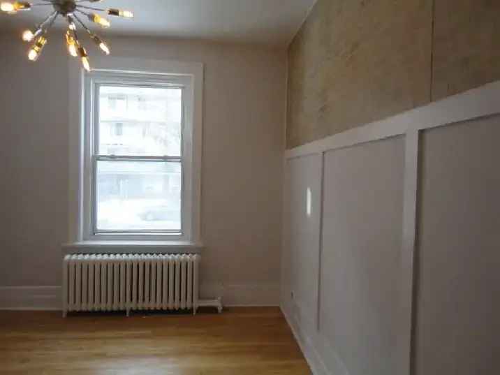 CENTER TOWN 1 BED APT FOR RENT