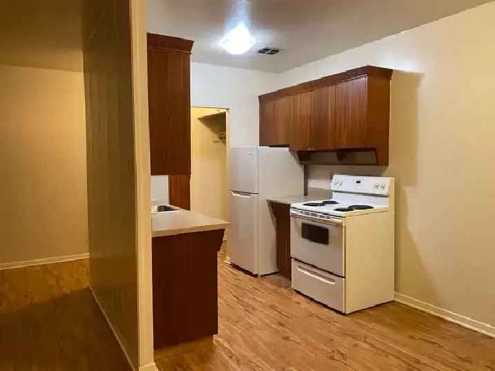 ELMWOOD AREA  LARGE 2 BEDROOM