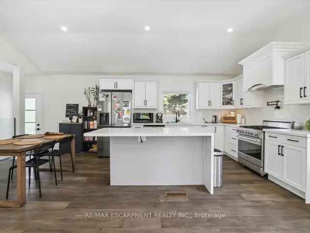 3 1 Bedroom Raised Bungalow in Oakville West Harbour