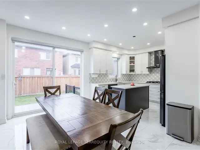 Family Home in Nottingham North Ajax 4 Beds 4 Baths