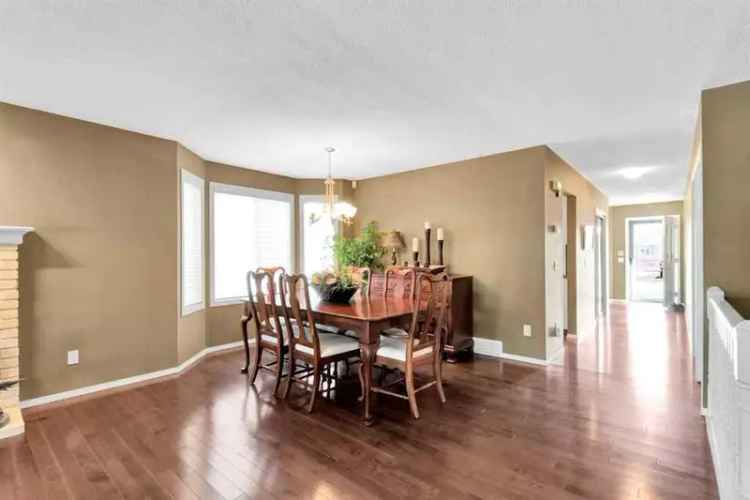 House For Sale in Calgary, Alberta