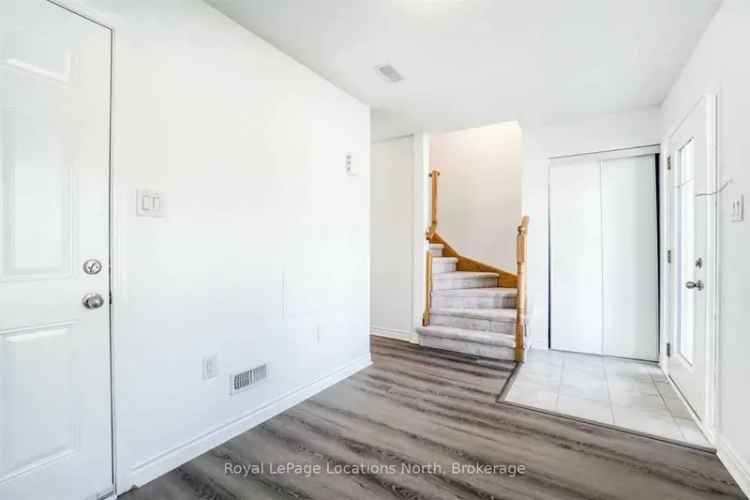 Wasaga Beach Townhome 3 Bed 1.5 Bath Near Golf Course