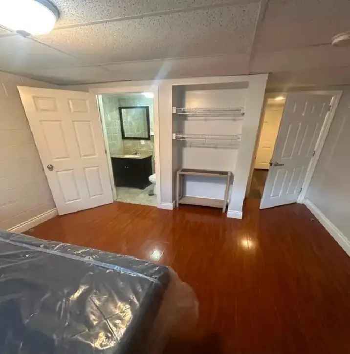 Room for rent with private bathroom in Ottawa for students