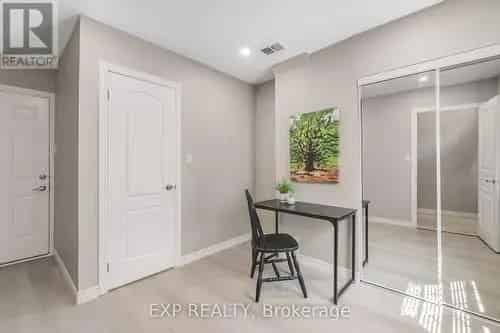 Kitchener Townhouse Near Google 4 Baths 2 Parking Spots