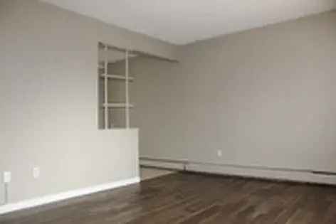 Rent 2 Rooms Apartment in Edmonton with Balcony and Laundry Facilities