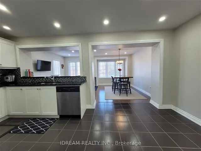 Townhouse For Rent in Brampton, Ontario