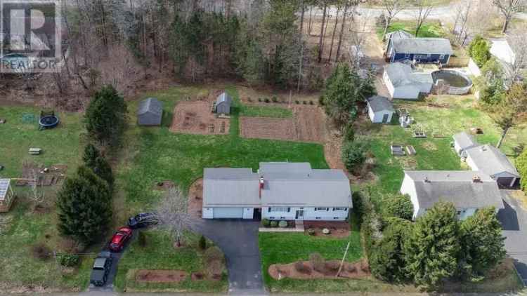 5 Bedroom 2 Bath Split Entry Home in Centreville