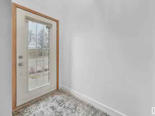 Cloverdale Townhouse For Sale 2 Beds 25 Baths Rooftop Patio