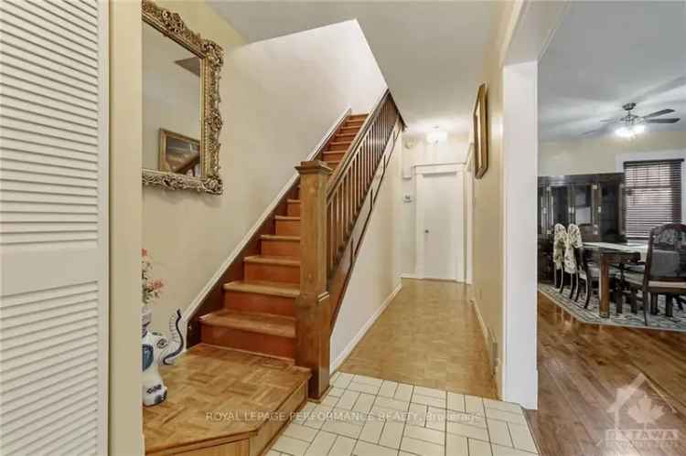 1901 3-Bed 3-Bath Townhouse Near Sparks Street Parliament Hill