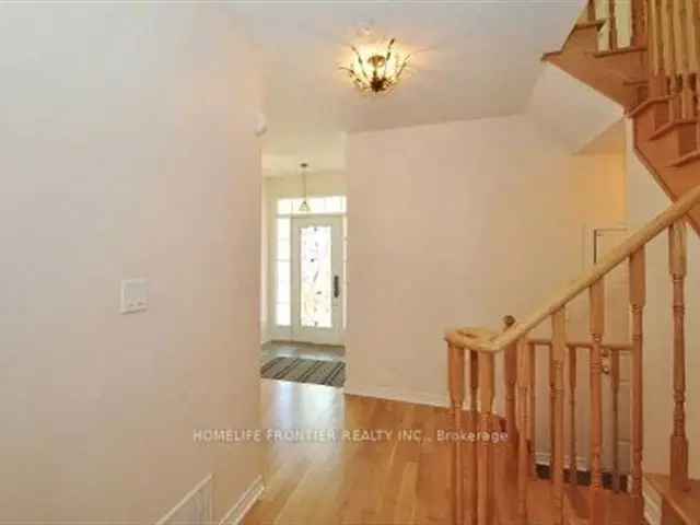 3 Bedroom 4 Bath Semi Detached Home in Thornhill Woods