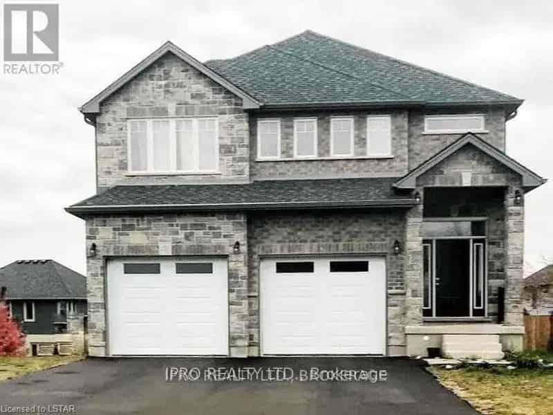 Beautiful All Brick & Stone Detached Home in Kamoka
