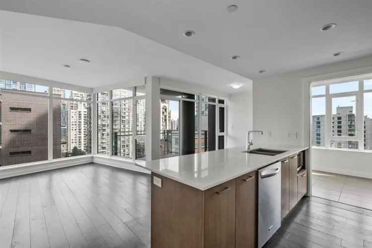 1 Bed 2 Den Condo in The Mark Vancouver Downtown with Wellness Centre