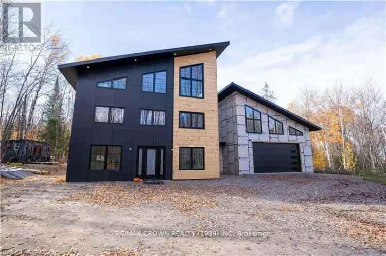 Stunning 4-Bedroom Home in Powassan's Ski Hill Ridge