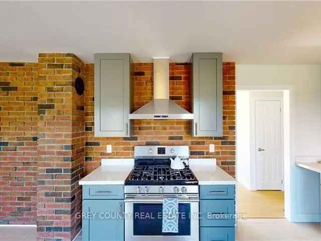 House For Sale in Meaford, Ontario