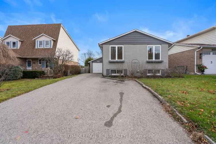 House For Sale in Newmarket, Ontario