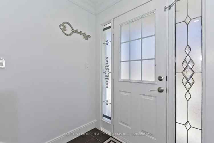 Luxury 3-Bedroom Home in Burlington's Orchard