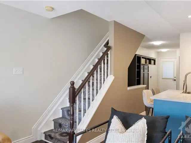 Arnprior Townhome 3 Beds Updated Kitchen Family Room Private Backyard