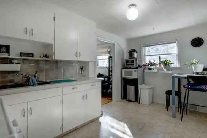 2-BR Suite Richmond SW Close to Downtown
