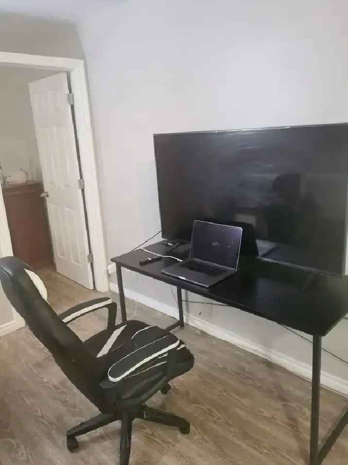 Mile End Furnished 1BR Apartment - June Rent Covered