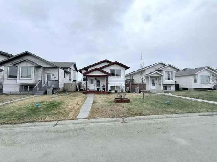 Mission Heights Bilevel with Detached Garage