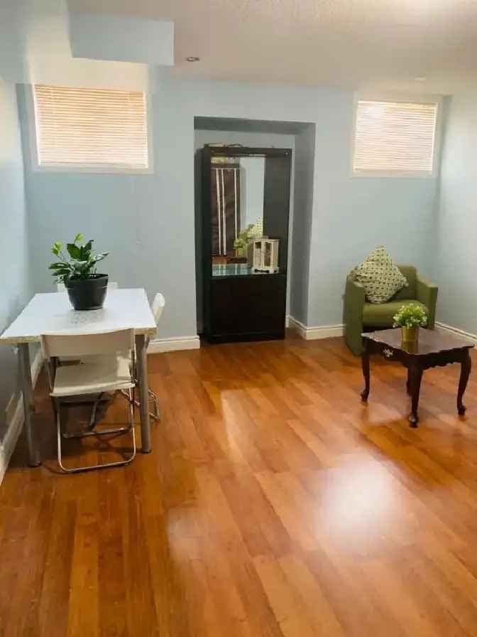 ROOM FOR RENT - MORNINGSIDE & SHEPPARD