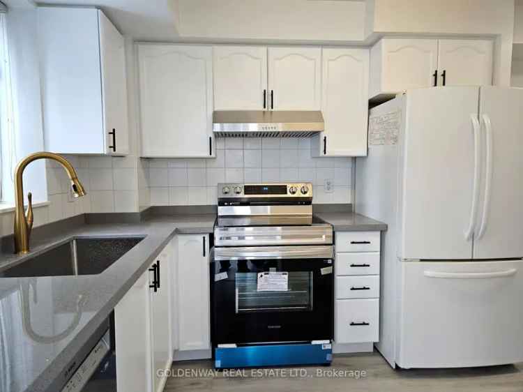 982 Sq Ft Corner Unit 2 Beds 2 Baths Balcony Parking Locker