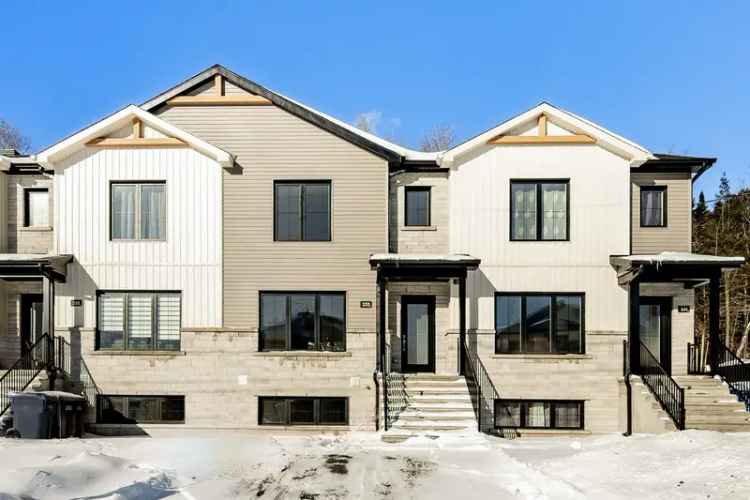 3-Bedroom Townhouse Near Sherbrooke University