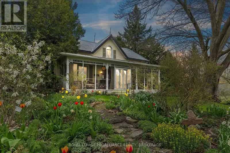 Scenic Dog Lake Century Farmhouse 4BR 1.5BA 13.75 Acres