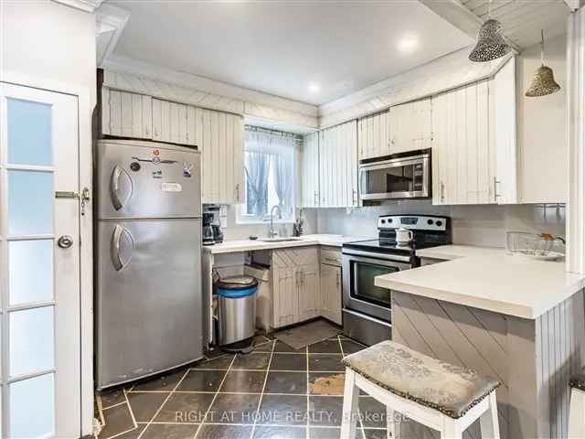 2-Storey Detached Home 5 2 Bedrooms 2 Kitchens Near Humber College