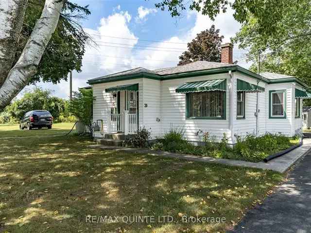 Cozy 2-Bedroom Home near Downtown Picton