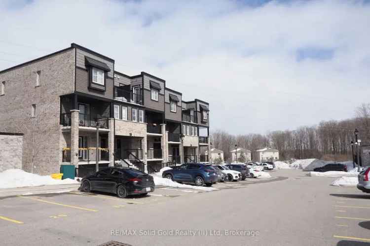 Rent Contemporary Condo with 2 Bedrooms and Assigned Parking