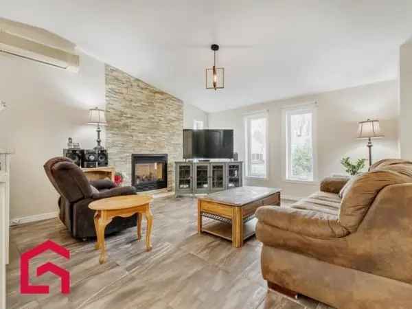 Split Level Home 4 Bedrooms Family Friendly Updated