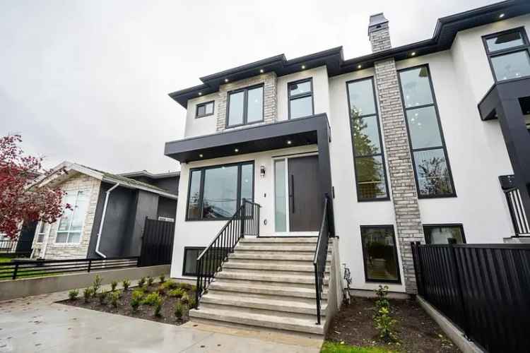 Gorgeous 3-Level Duplex in Parkcrest 2896 sq ft